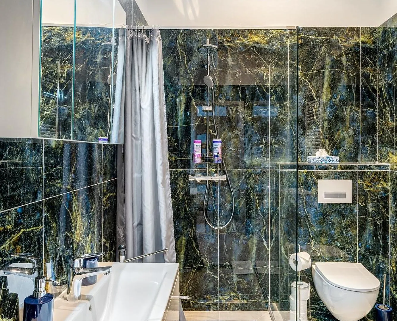 Budapest Magic Blue In Downtown Apartment