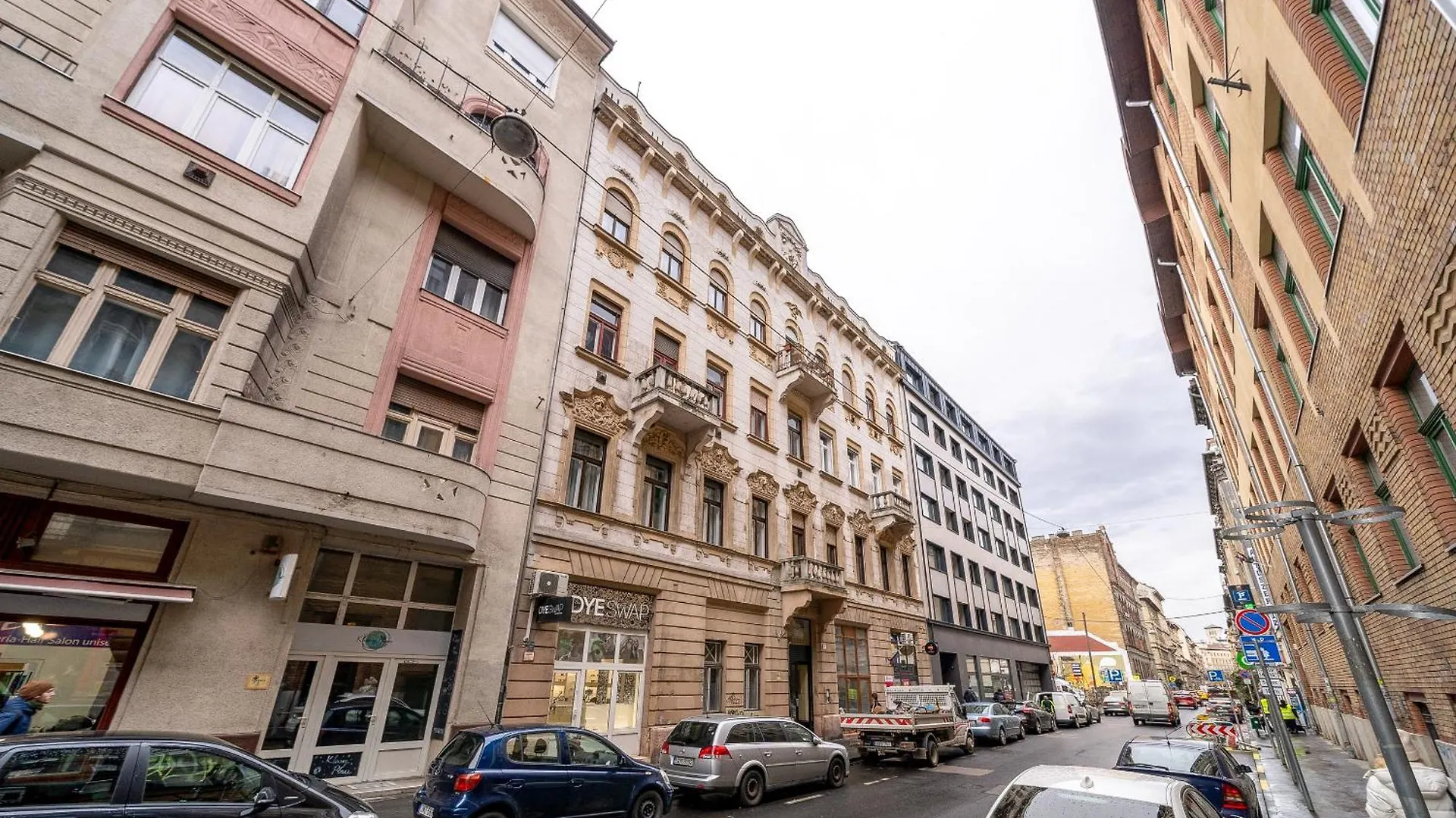 Budapest Magic Blue In Downtown 0*,  הונגריה